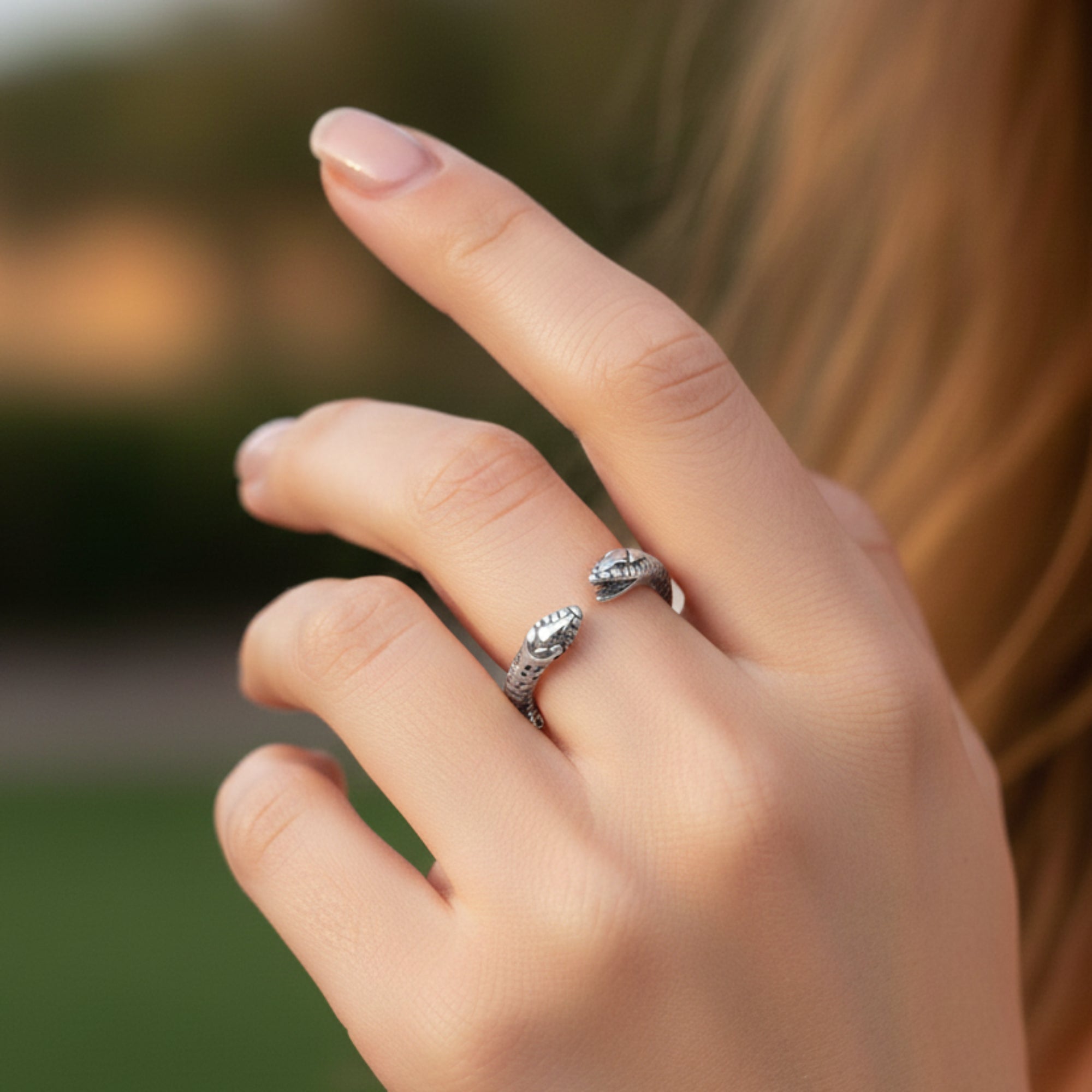 Anillo con serpiente de dos cabezas de Pompeya