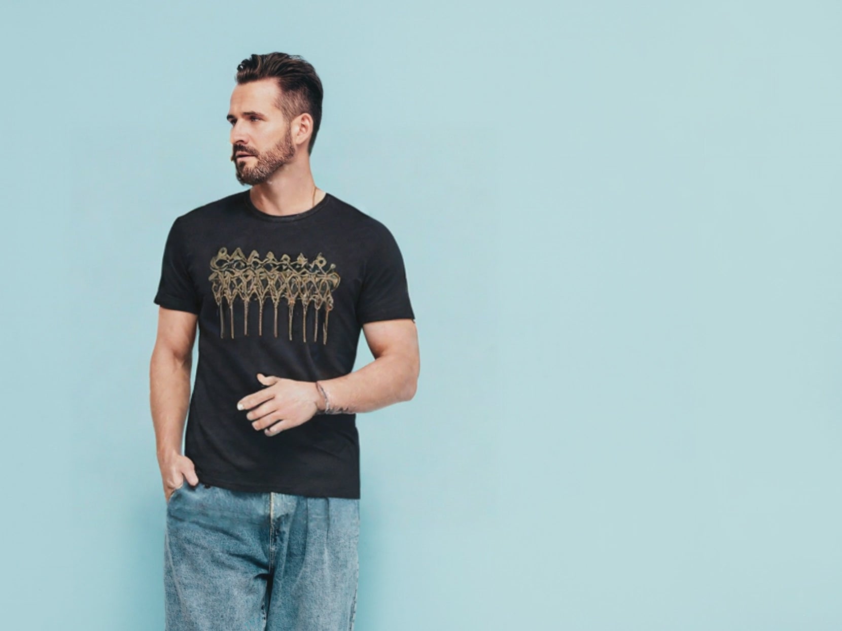 T-shirt uomo in cotone ispirata ai giardini e all’arte di Villa Rufolo.