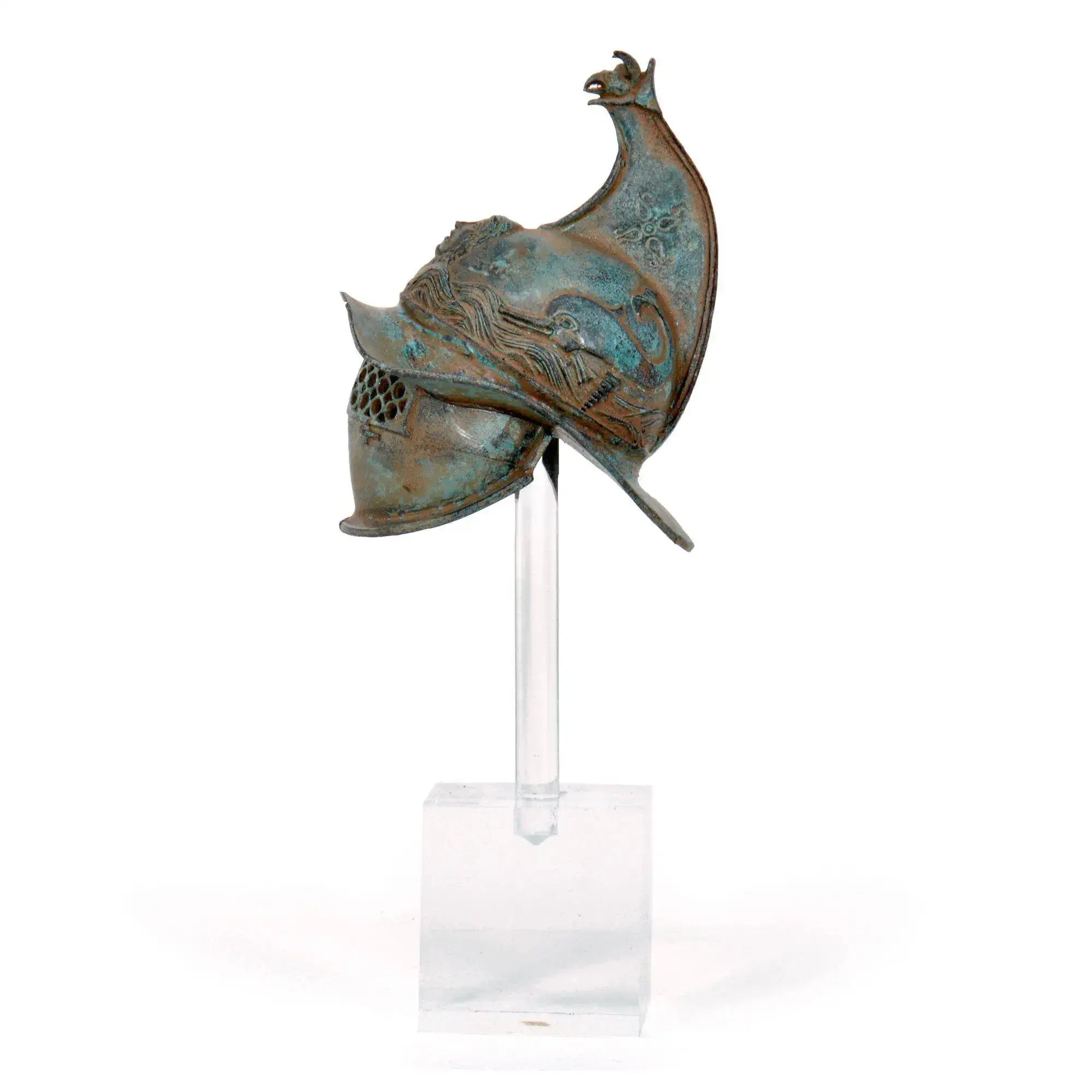 Vista laterale di un elmo di bronzo da gladiatore romano